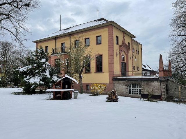 Garten im Winter WG für Studentinnen: Gartenansicht im Winter