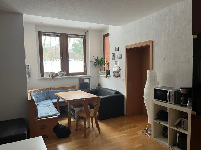 Studentinnen WG gemütliche Essecke